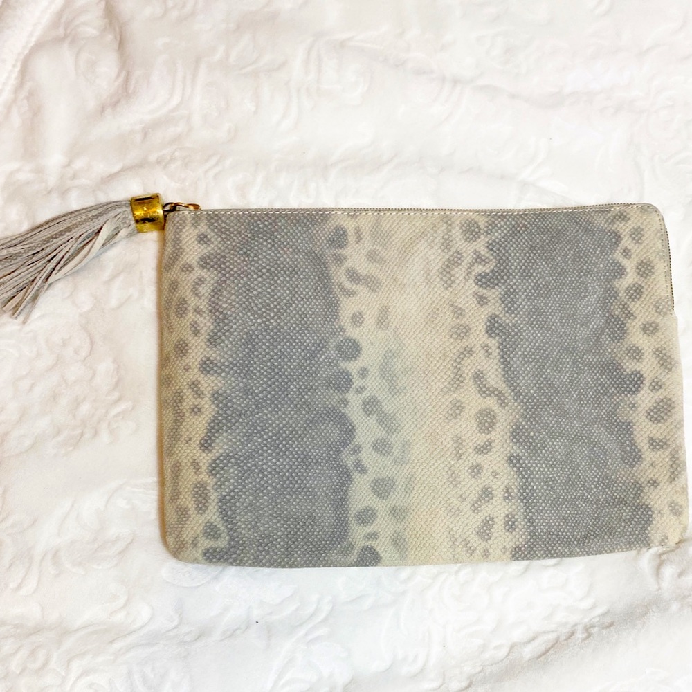 G.I.L.I Clutch with RFID technology